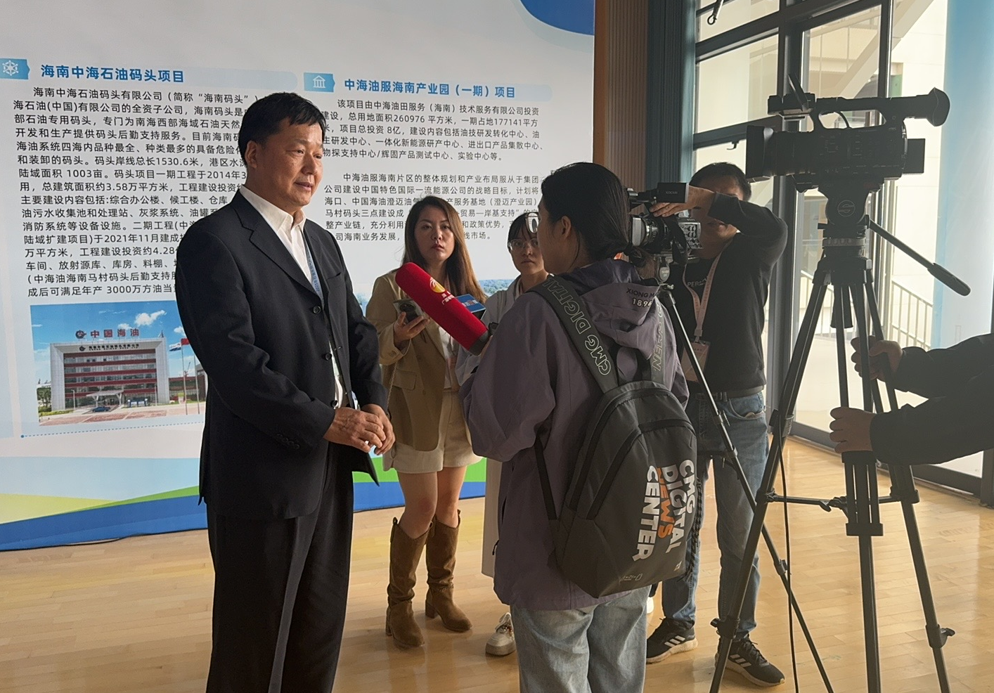 林进猛董事长携手国能氢油亮相2025年石油天然气产业绿色发展大会